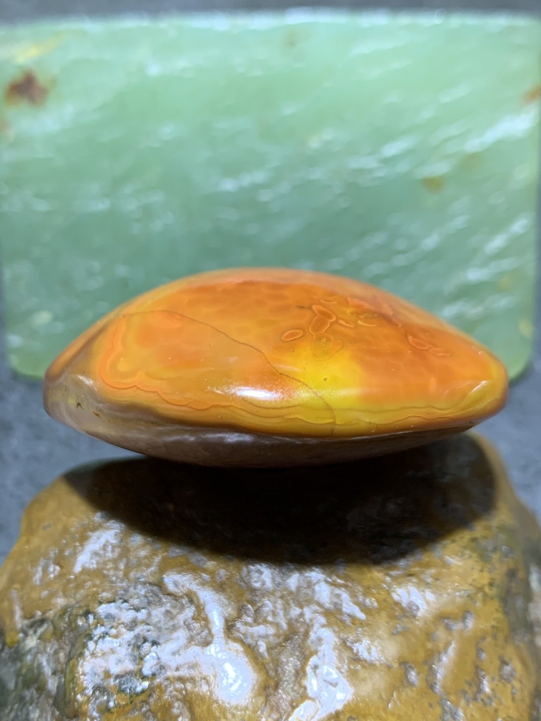 精美战国红玛瑙紫晶心冰飘水滴形吊坠一个，