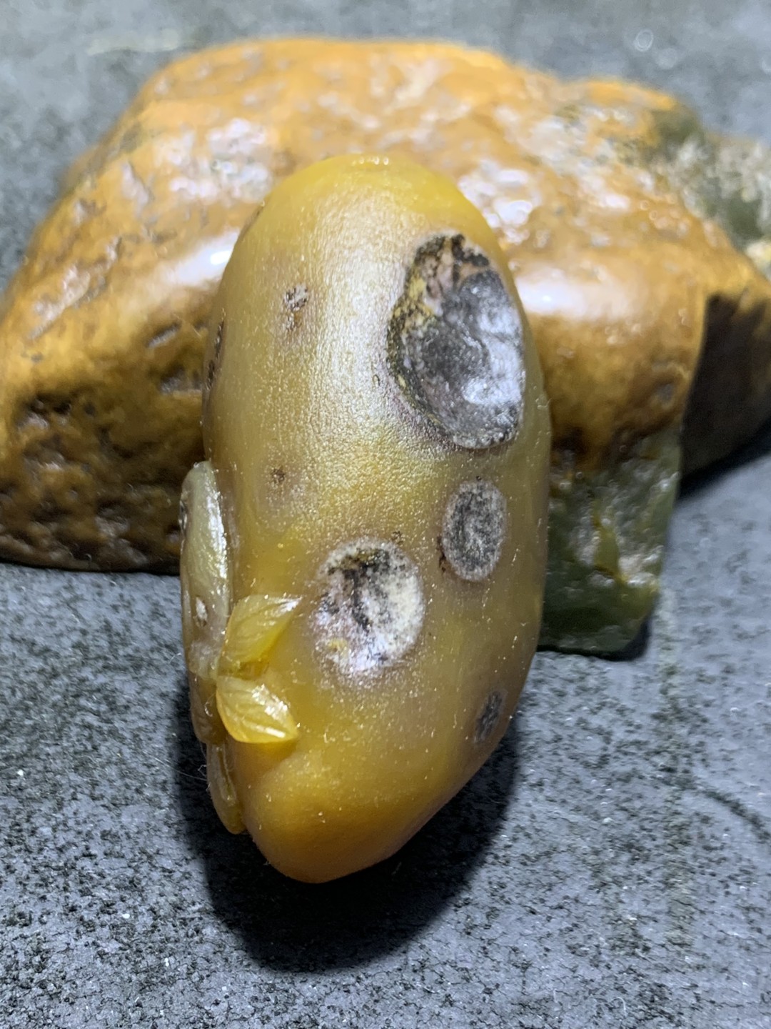 精美亚光高玉化原皮战国红玛瑙手工雕刻两小无猜，比翼双飞把件（吊坠)一个，
