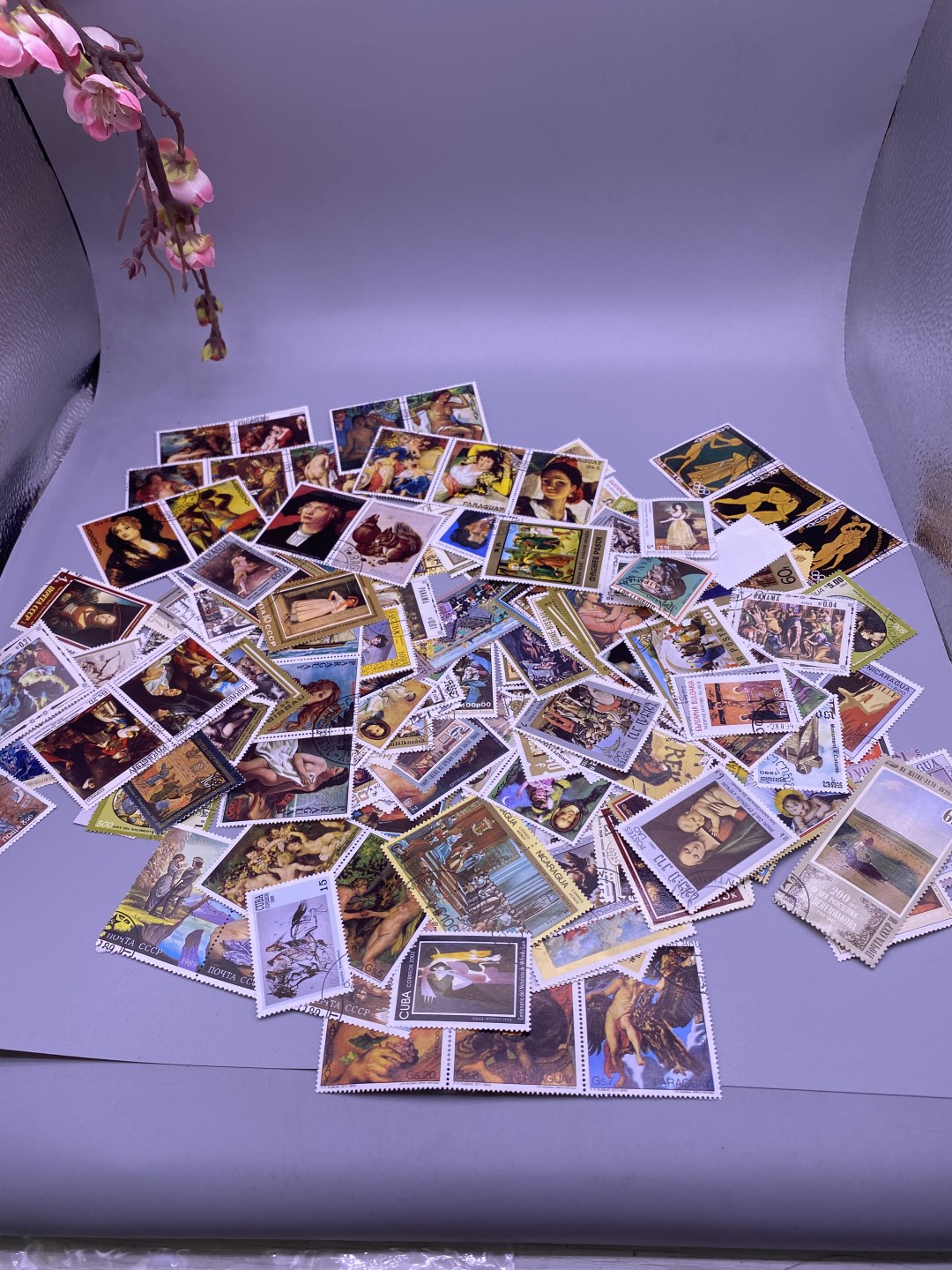 人体油画邮票210张，品相如图，500包快递