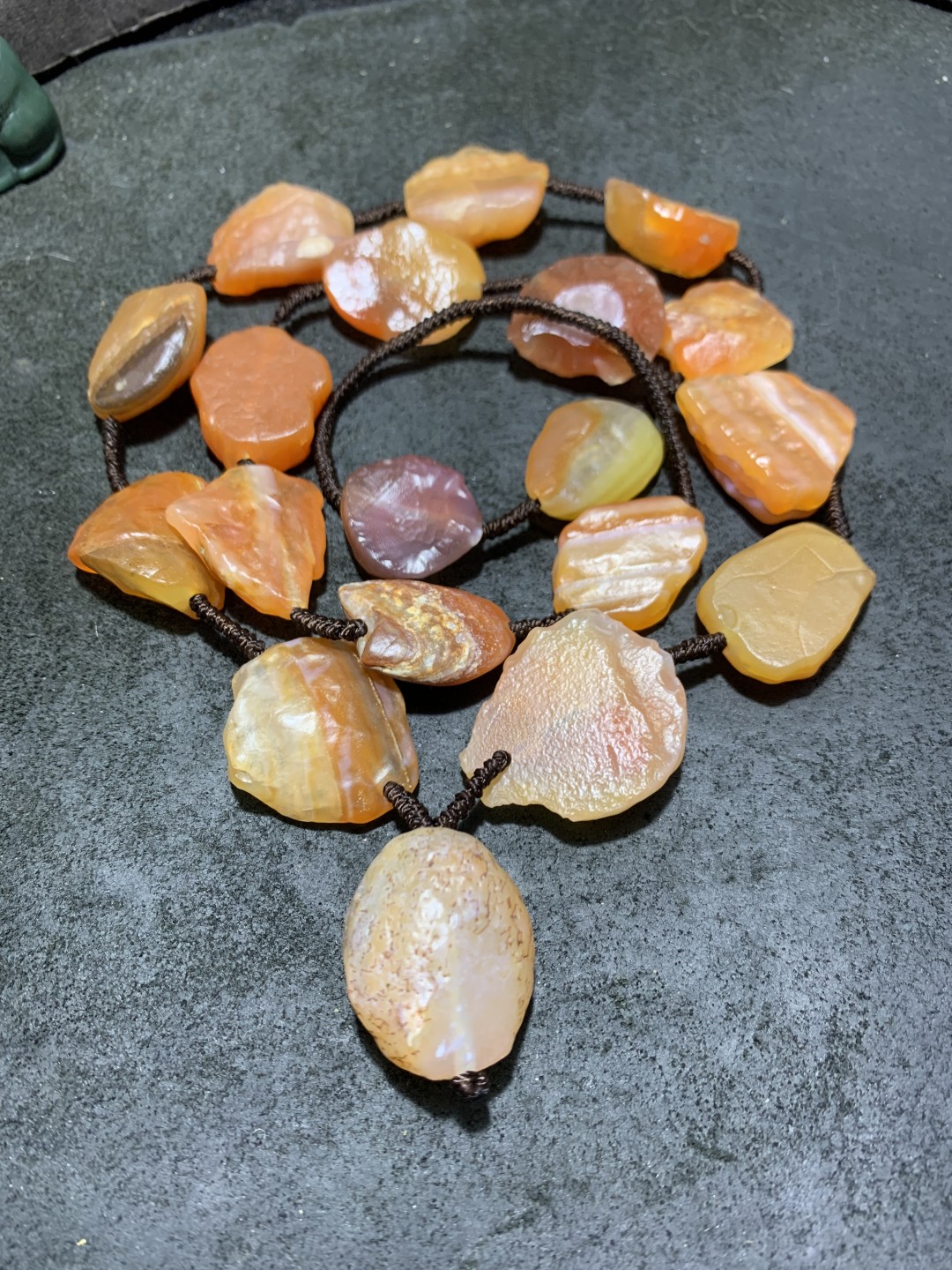 精美戈壁大颗粒樱桃红玛瑙原石项链一条！