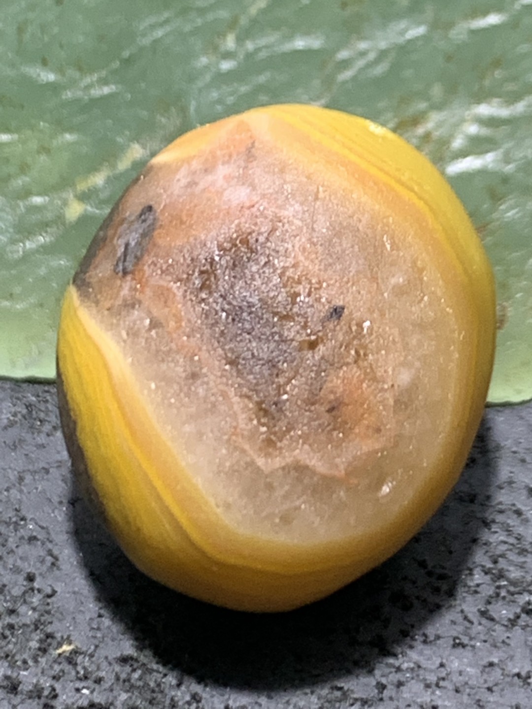 精美亚光原皮战国红玛瑙手工俏色巧雕求佛问道意境吊坠一个，