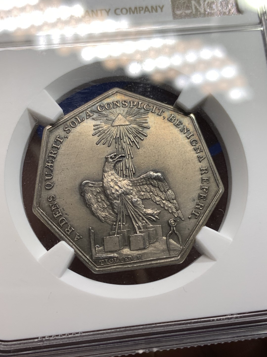 《竞宝斋》第176场-周日，周一2场 (全场包邮) NGC-UNC 罕见法国七角银质代币，法国共济会，三角架典型的共济会特征