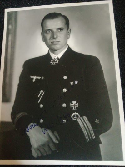 荷兰勋赏制服交流暑假拍卖第53期 - 二战德国U艇王牌 奥托·克雷齐默尔战后签名照（双签名加赠语）