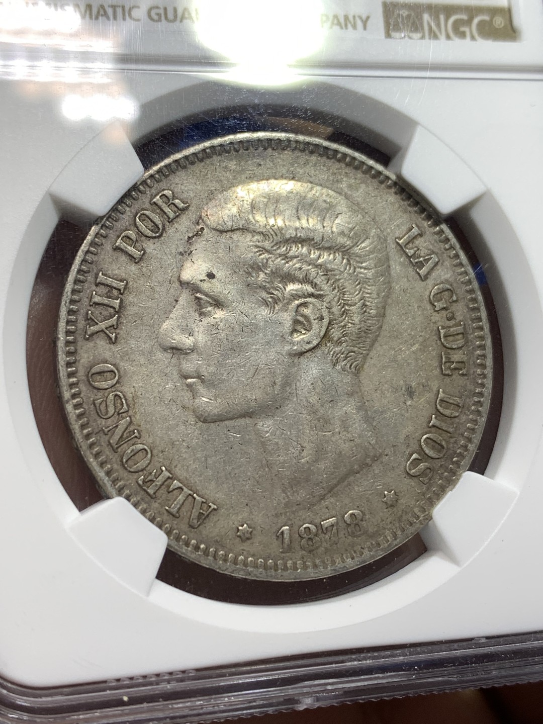 《竞宝斋》第176场-周日，周一2场 (全场包邮) NGC XFD 西班牙1878双柱阿方索十二世五比赛塔银币 深彩包浆