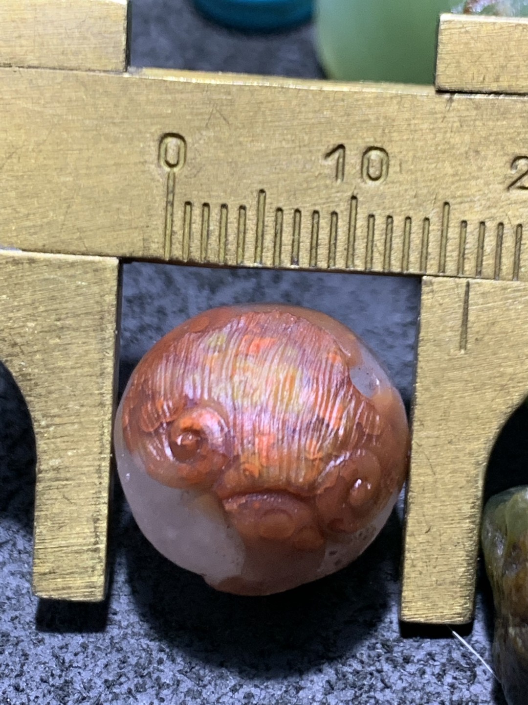 精美冰飘亚光战国红玛瑙手工俏色巧如意随形圆珠一个