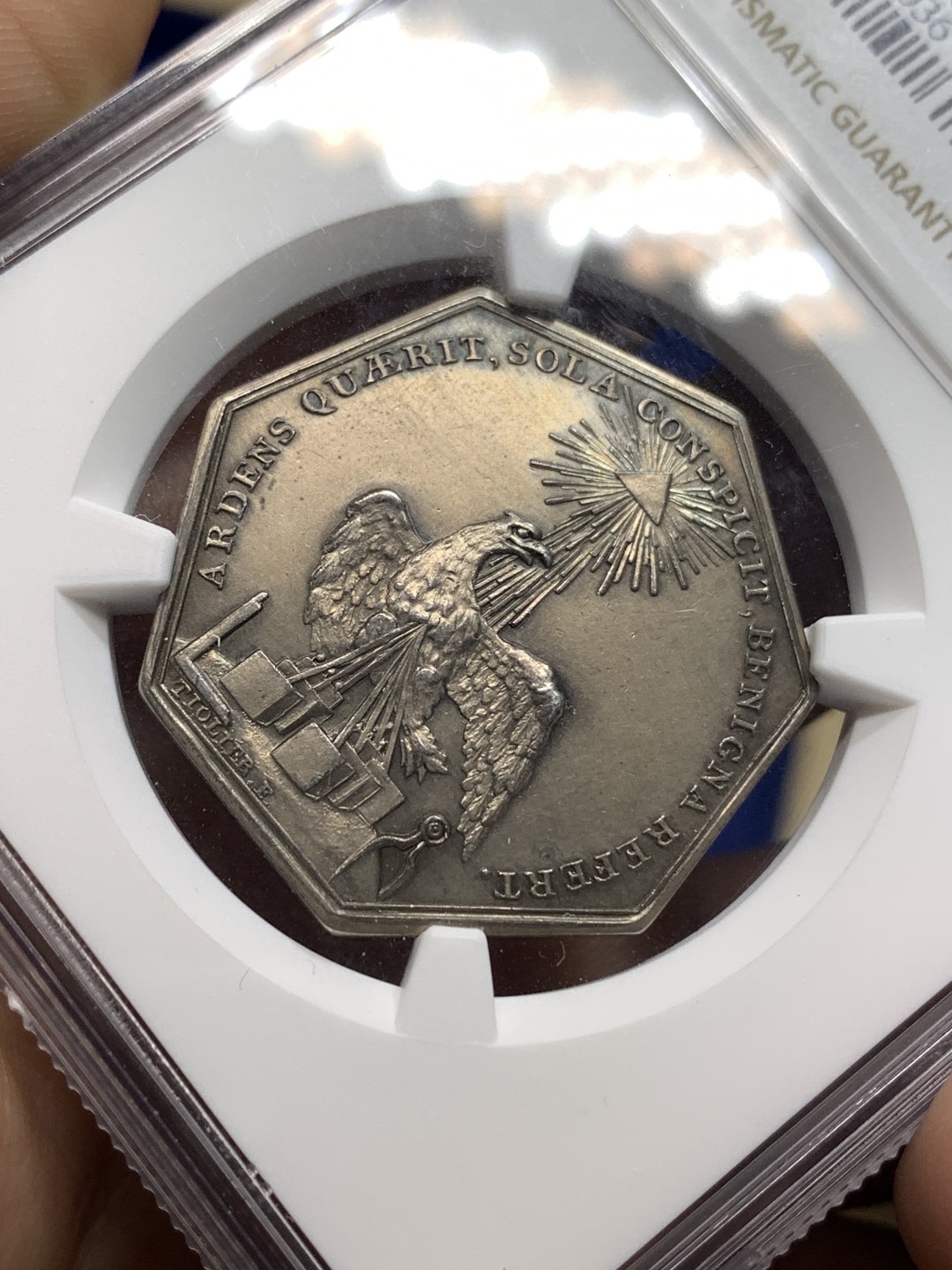 《竞宝斋》第176场-周日，周一2场 (全场包邮) NGC-UNC 罕见法国七角银质代币，法国共济会，三角架典型的共济会特征