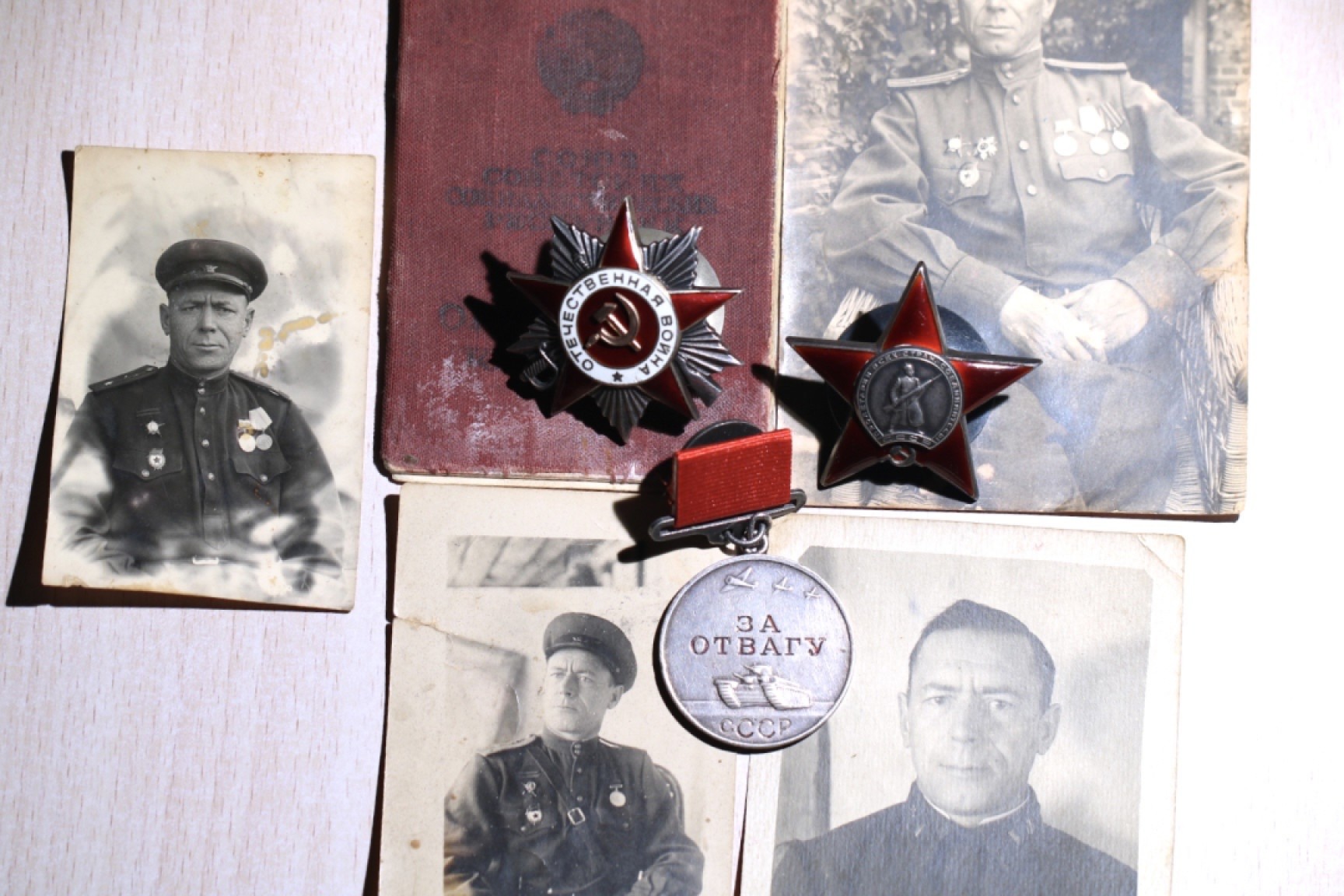 大猫徽章拍卖第227期 苏联小挂勇敢套 红星银轮 二卫有剥皮 带档和若干照片