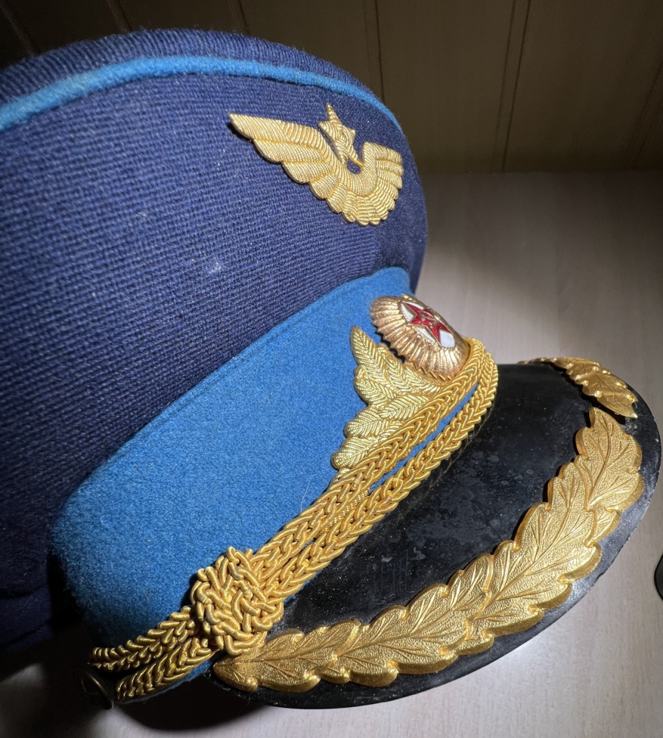 大猫徽章拍卖第227期 苏联1955条例空军礼服大檐帽 铜质珐琅分体式帽徽