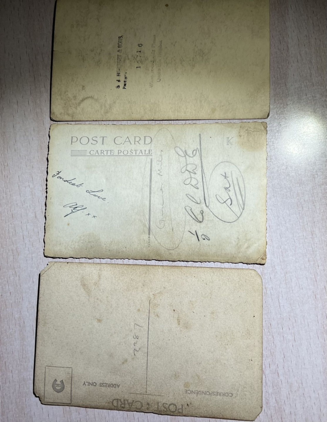 大猫徽章拍卖第227期 英章套章，包含二战之星，太平洋之星，本土防御奖章，二战参战奖章，服役证章，狗牌，服役记录，集中营文件，关于其被俘与获救的当地报纸原件与复印件。