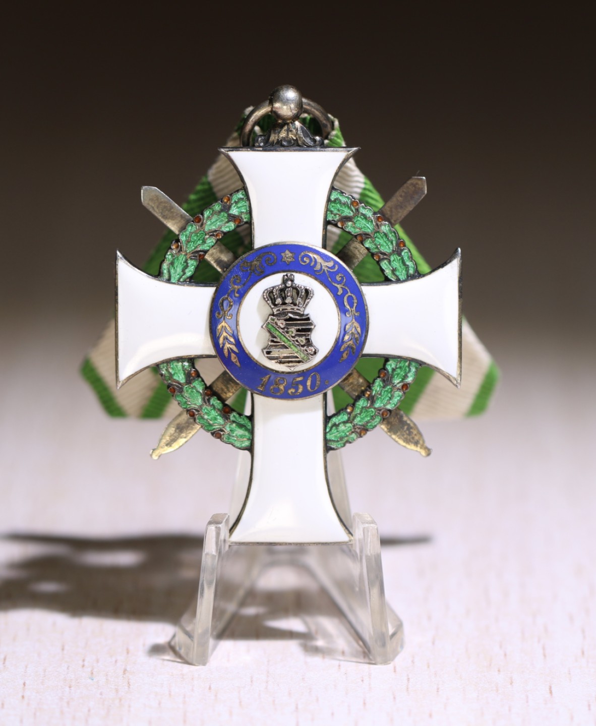 大猫徽章拍卖第227期 萨克森王国阿尔布雷希特勋章，骑士一级带剑版本