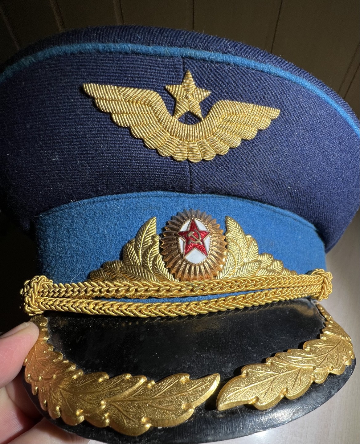 大猫徽章拍卖第227期 苏联1955条例空军礼服大檐帽 铜质珐琅分体式帽徽