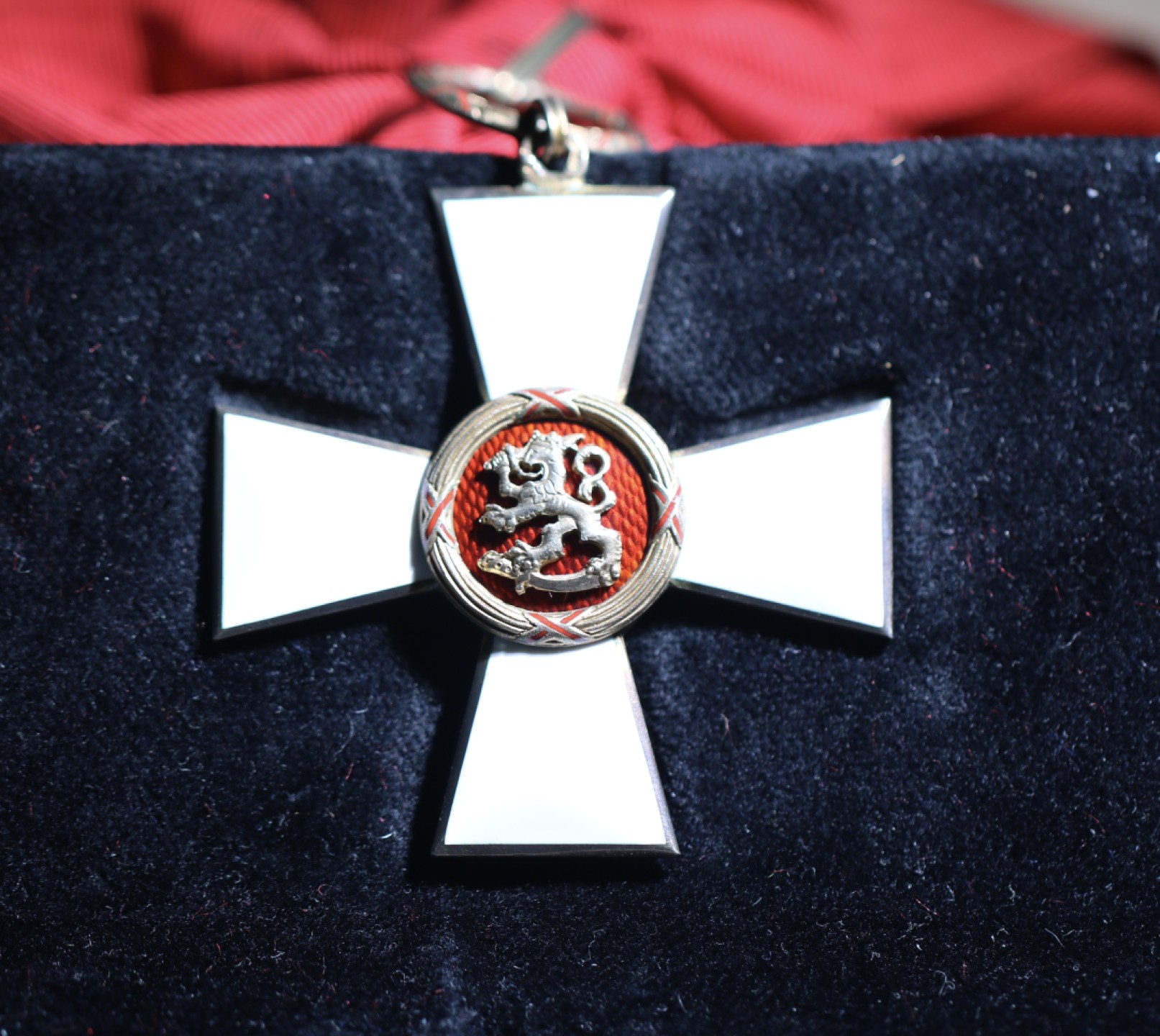 大猫徽章拍卖第227期 芬兰🇫🇮大十字级雄狮勋章 原盒原绶 完美品相