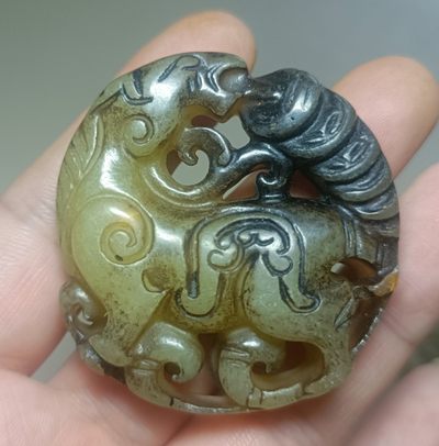 玉器，邮票，老照片杂项 - 岫玉麒麟咬铜钱玉石挂件饰品