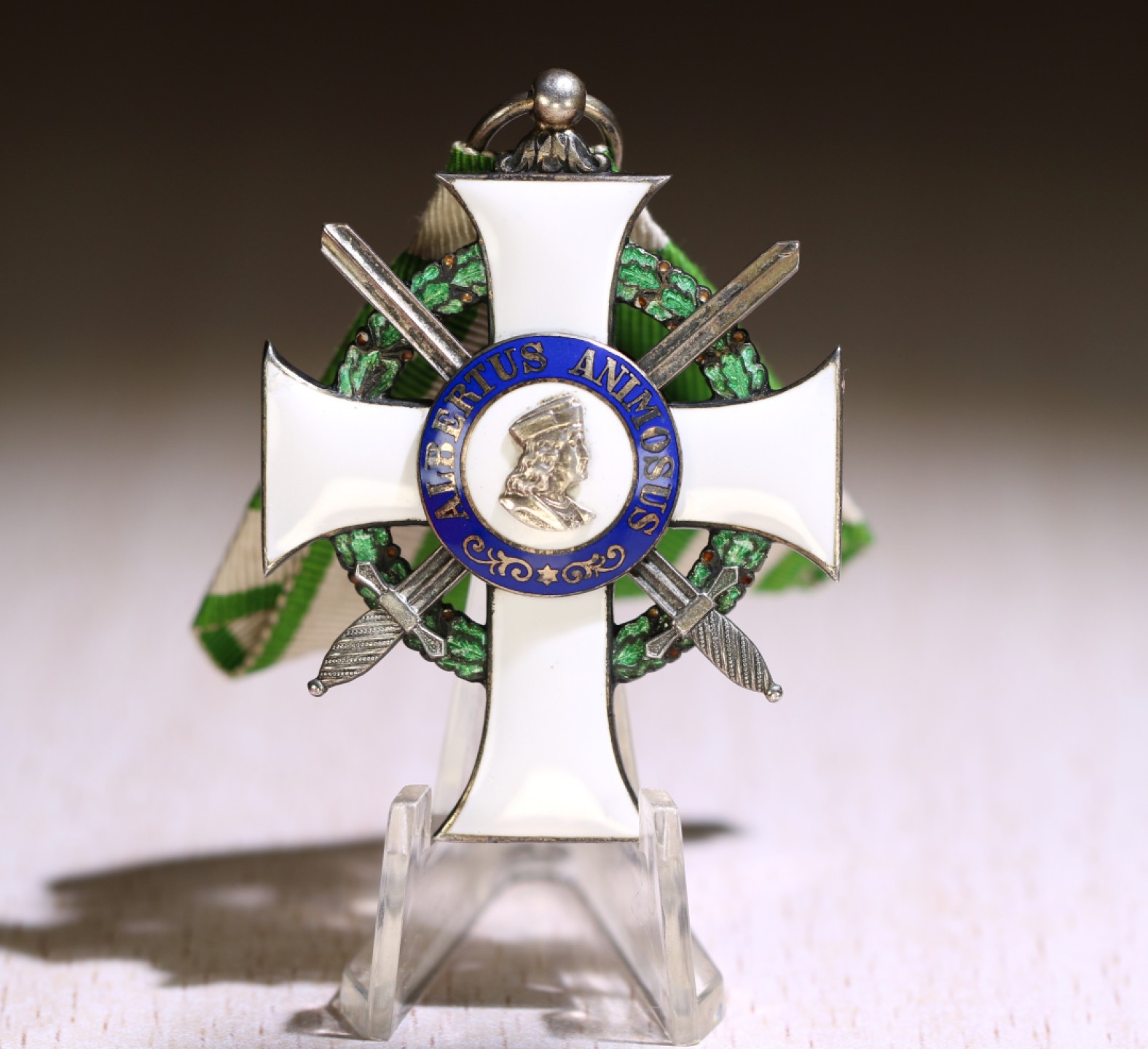 大猫徽章拍卖第227期 萨克森王国阿尔布雷希特勋章，骑士一级带剑版本