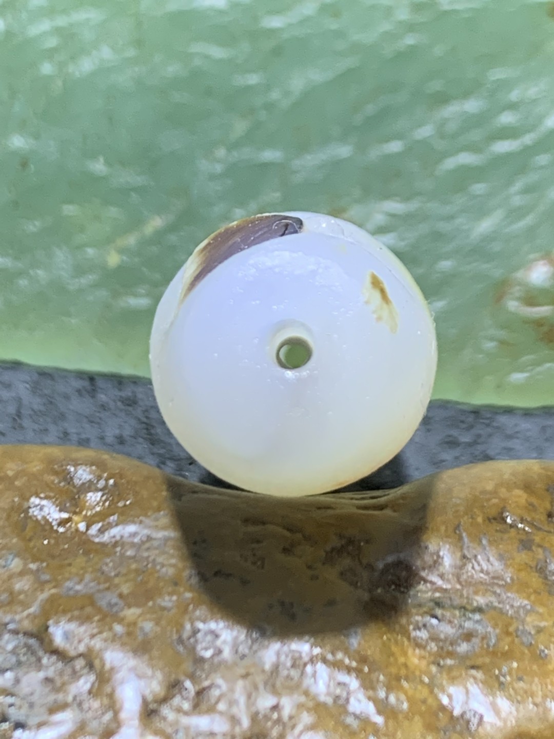 精美高玉化海洋玉髓手工俏色巧雕蝶恋花大桶珠一个！