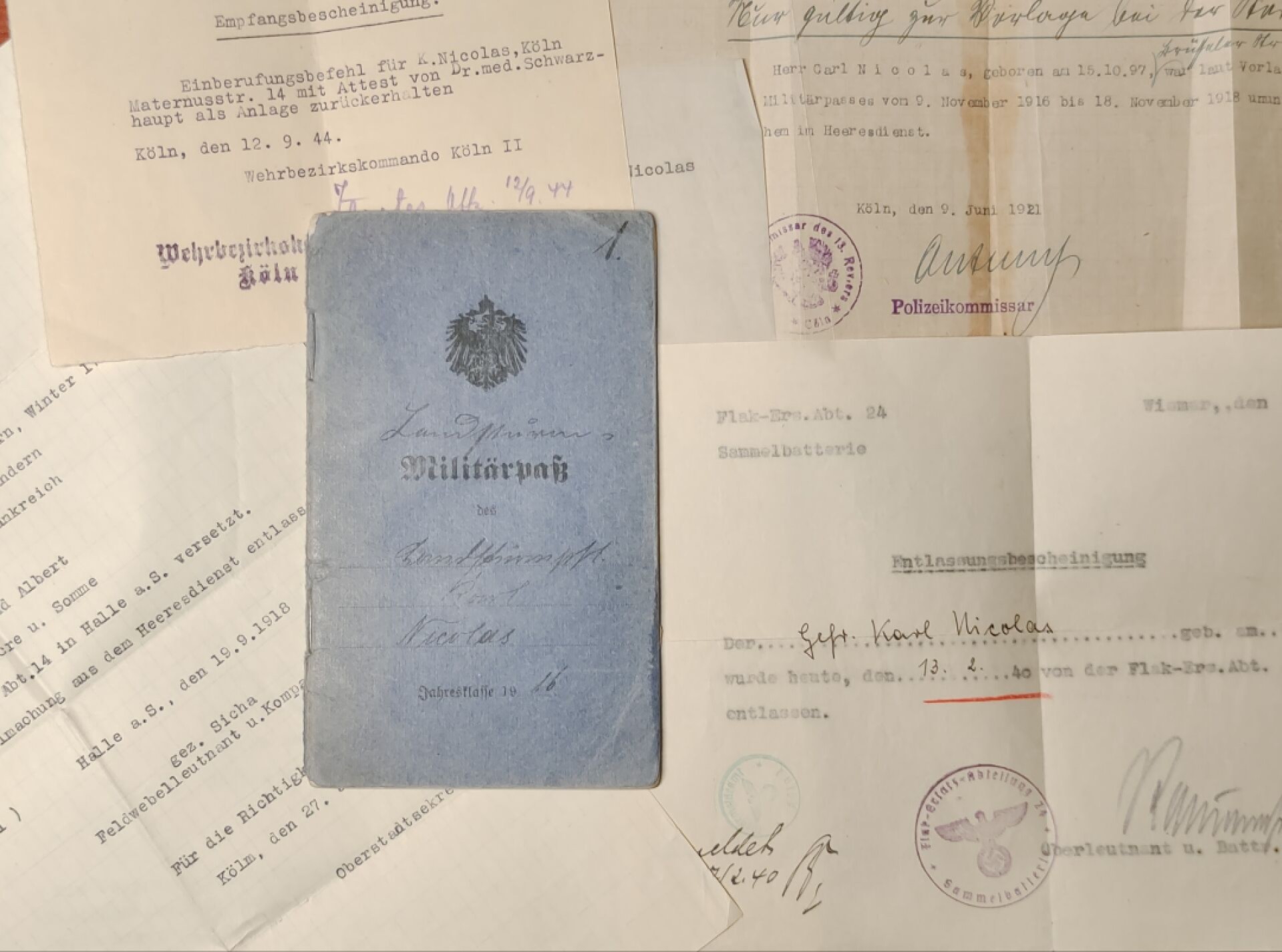 老威廉第二次麦稀奇拍卖 帝德士兵证1 [后备第17步兵团补充营]，获得二级铁十字，附带德三时期对一战作战记录的摘录文件，科隆地区签发于1944年的征召令