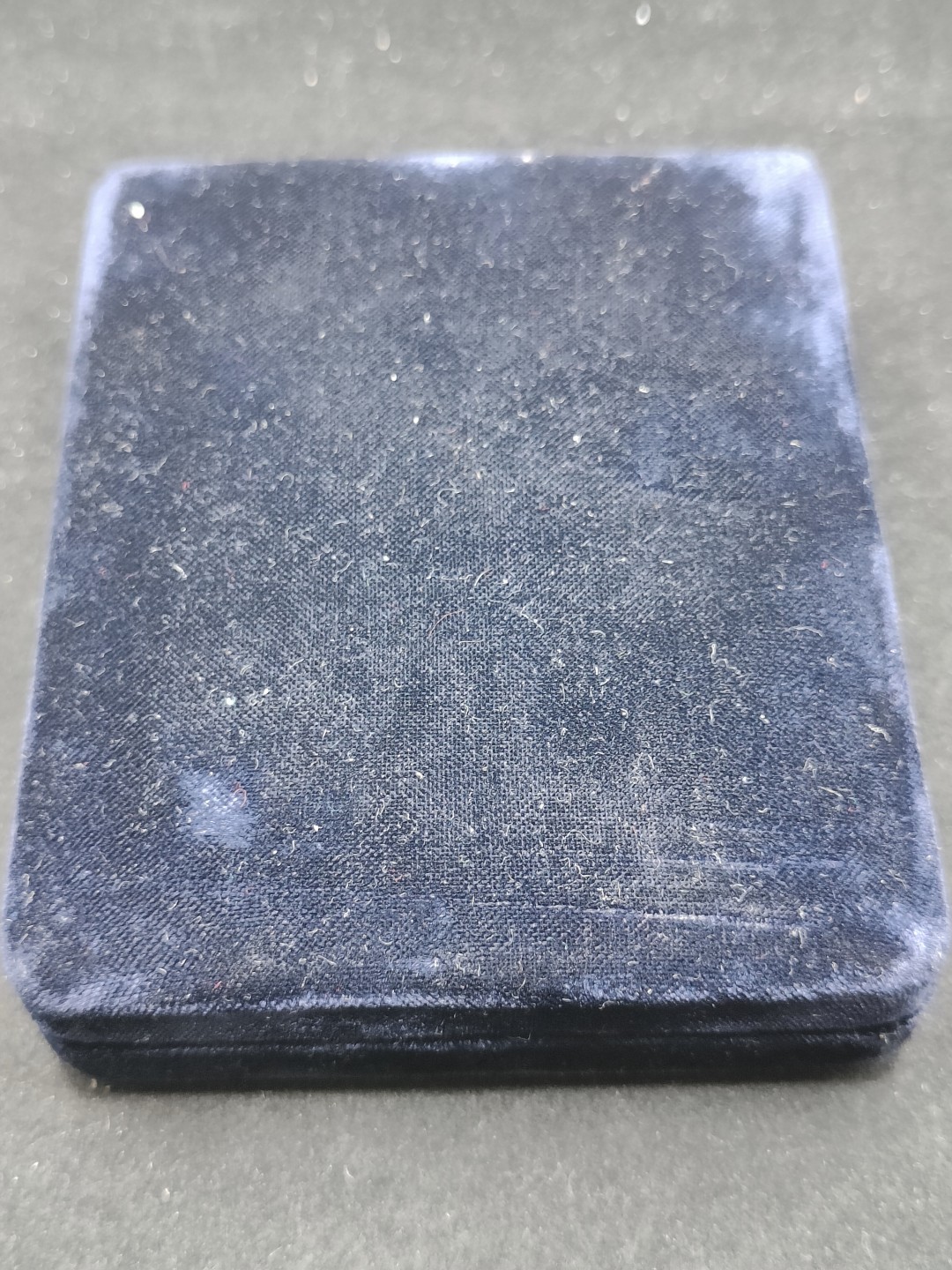 全场0元起拍 第69期 咸鱼国勋章拍卖专场 7月2日（周日）下午6：00开始 朝总联版烫金国徽盒，朝鲜民主主义人民共和国创建纪念章