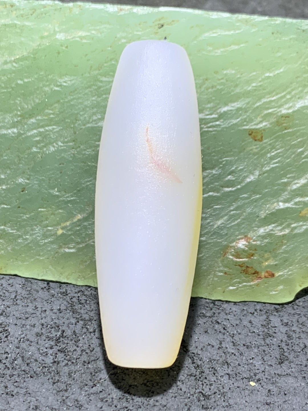 精美高玉化海洋玉髓手工俏色巧雕蝶恋花大桶珠一个！