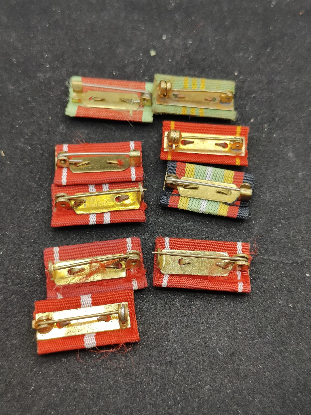 全场0元起拍 第69期 咸鱼国勋章拍卖专场 7月2日（周日）下午6：00开始 东德实体布略9个