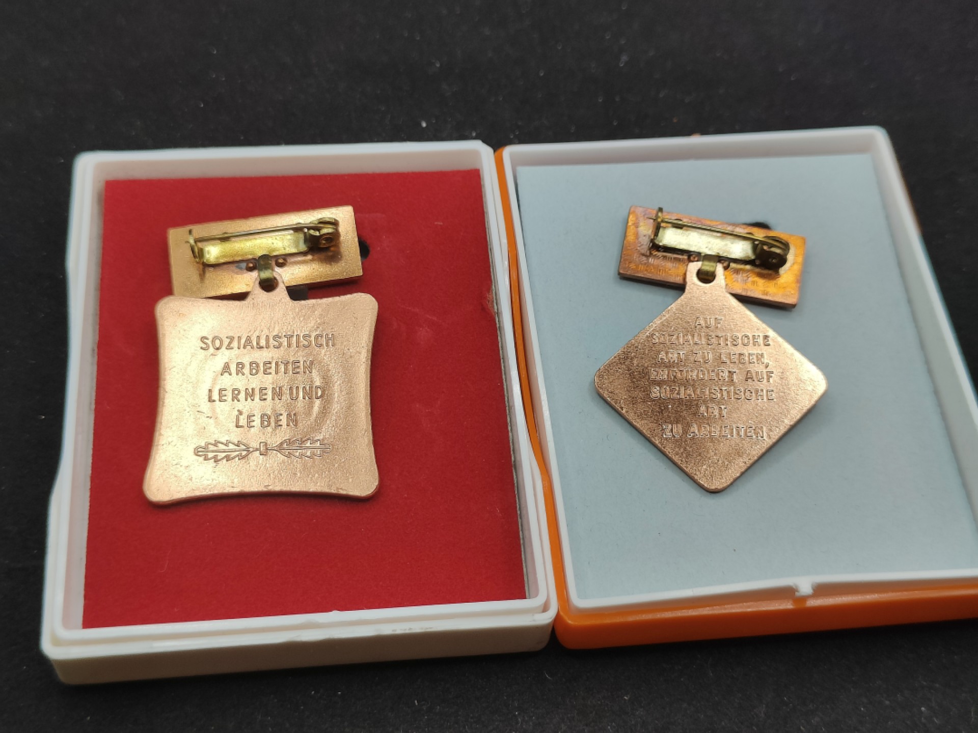 全场0元起拍 第69期 咸鱼国勋章拍卖专场 7月2日（周日）下午6：00开始 东德劳动奖章两个带盒