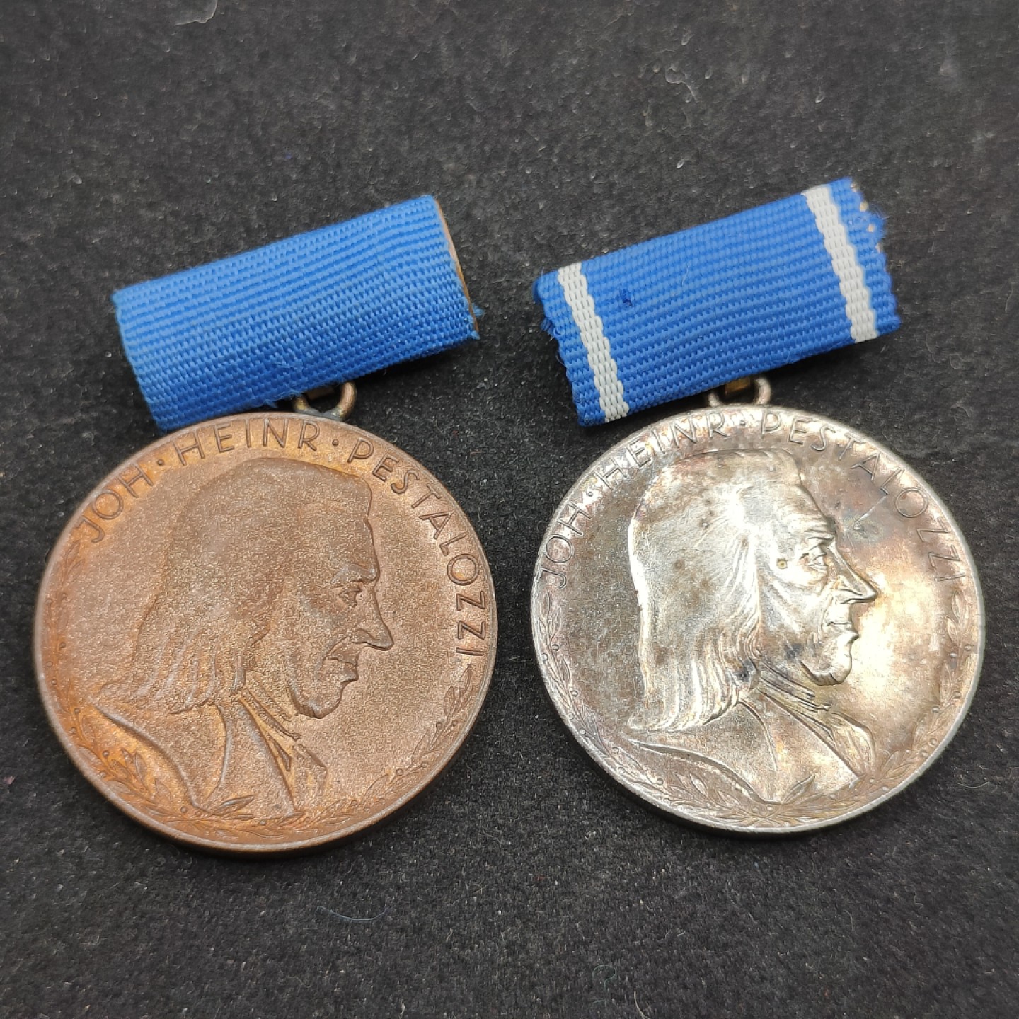 全场0元起拍 第69期 咸鱼国勋章拍卖专场 7月2日（周日）下午6：00开始 东德裴斯洛泰齐忠诚服务奖章银铜级两个