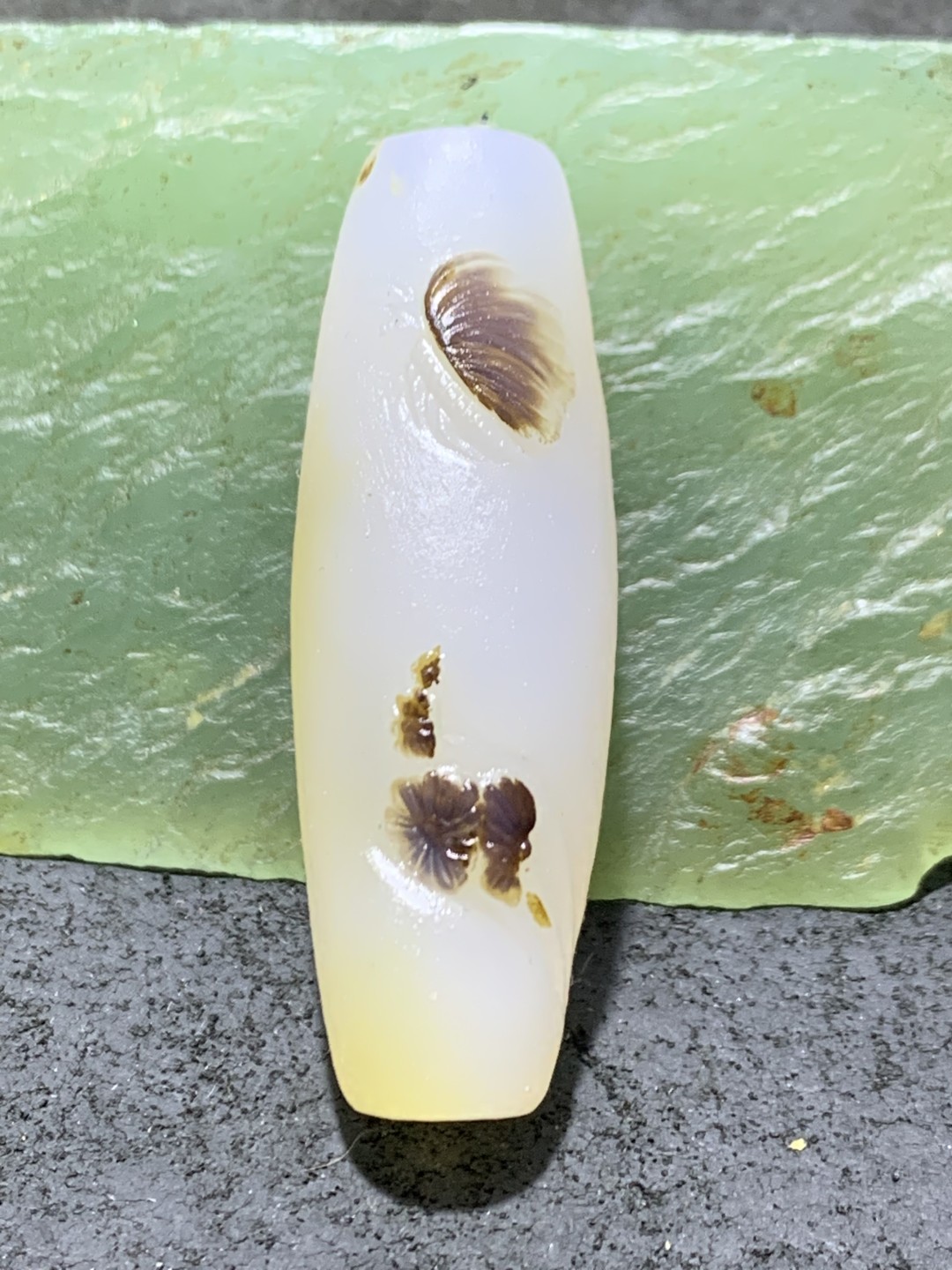 精美高玉化海洋玉髓手工俏色巧雕蝶恋花大桶珠一个！