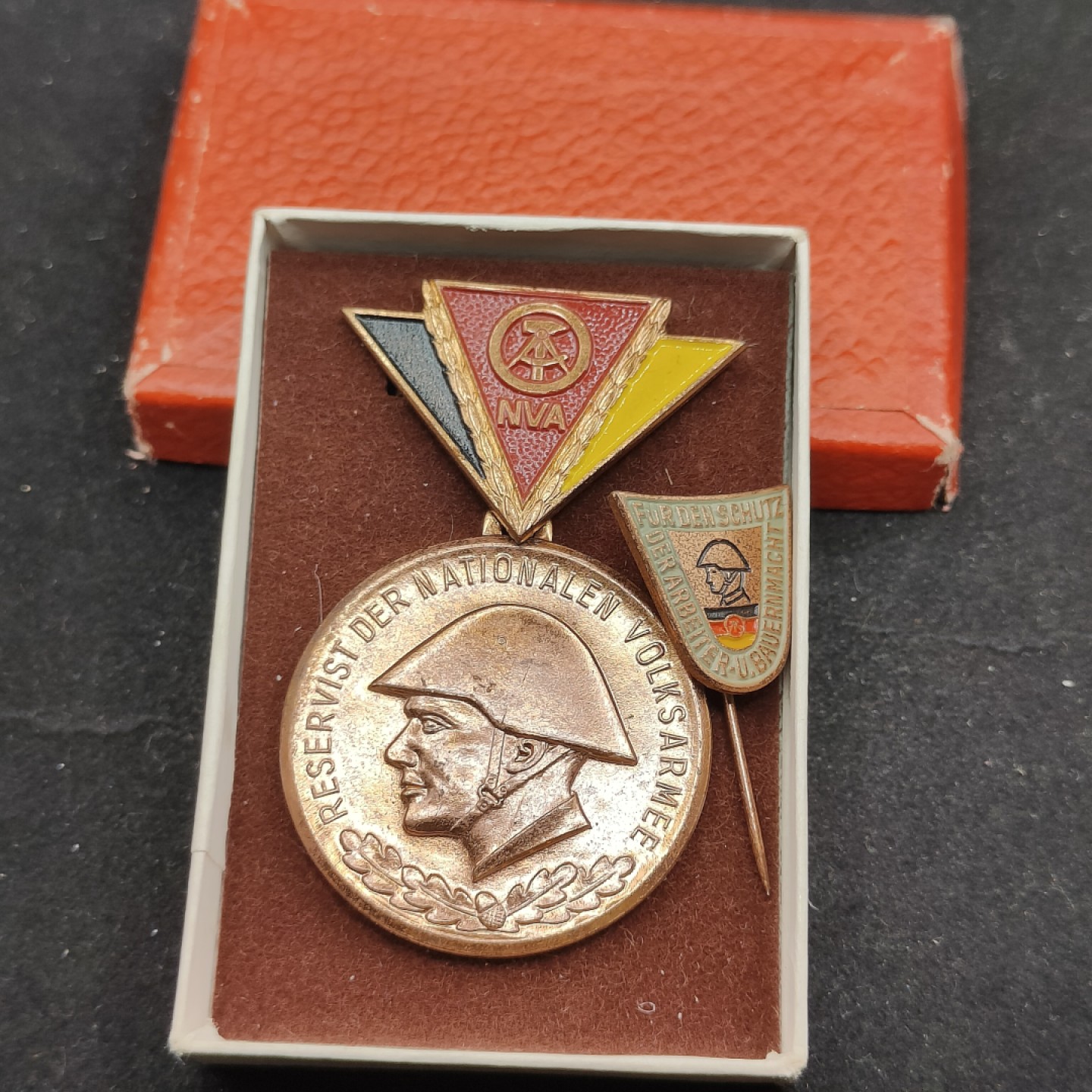 全场0元起拍 第69期 咸鱼国勋章拍卖专场 7月2日（周日）下午6：00开始 东德人民军预备役证章 带盒略