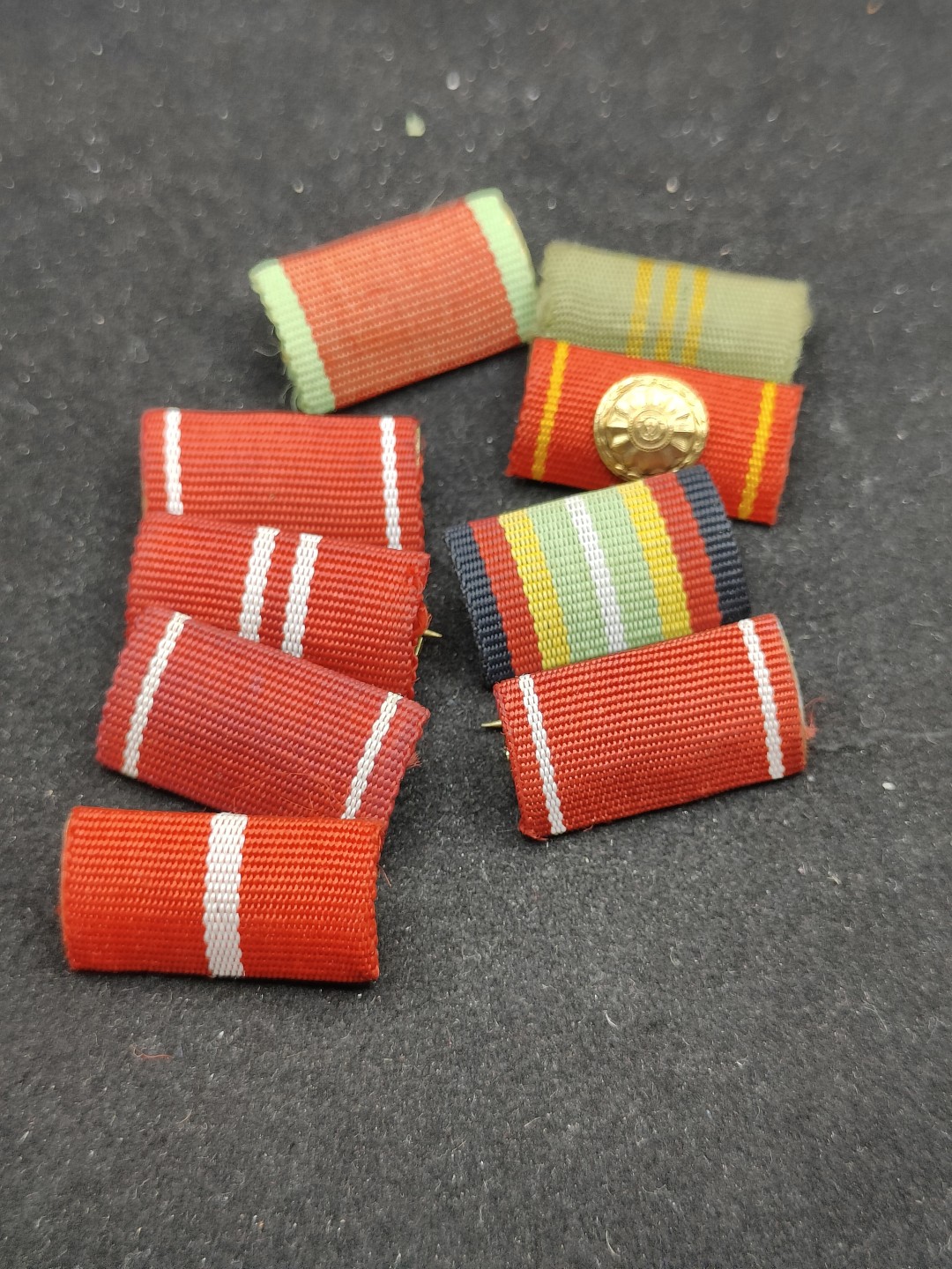 全场0元起拍 第69期 咸鱼国勋章拍卖专场 7月2日（周日）下午6：00开始 东德实体布略9个