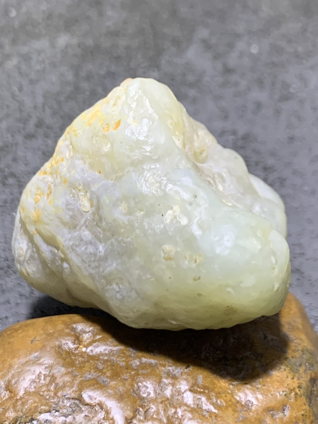 放福利！精美天然淡绿料阿拉善玛瑙原石一颗，