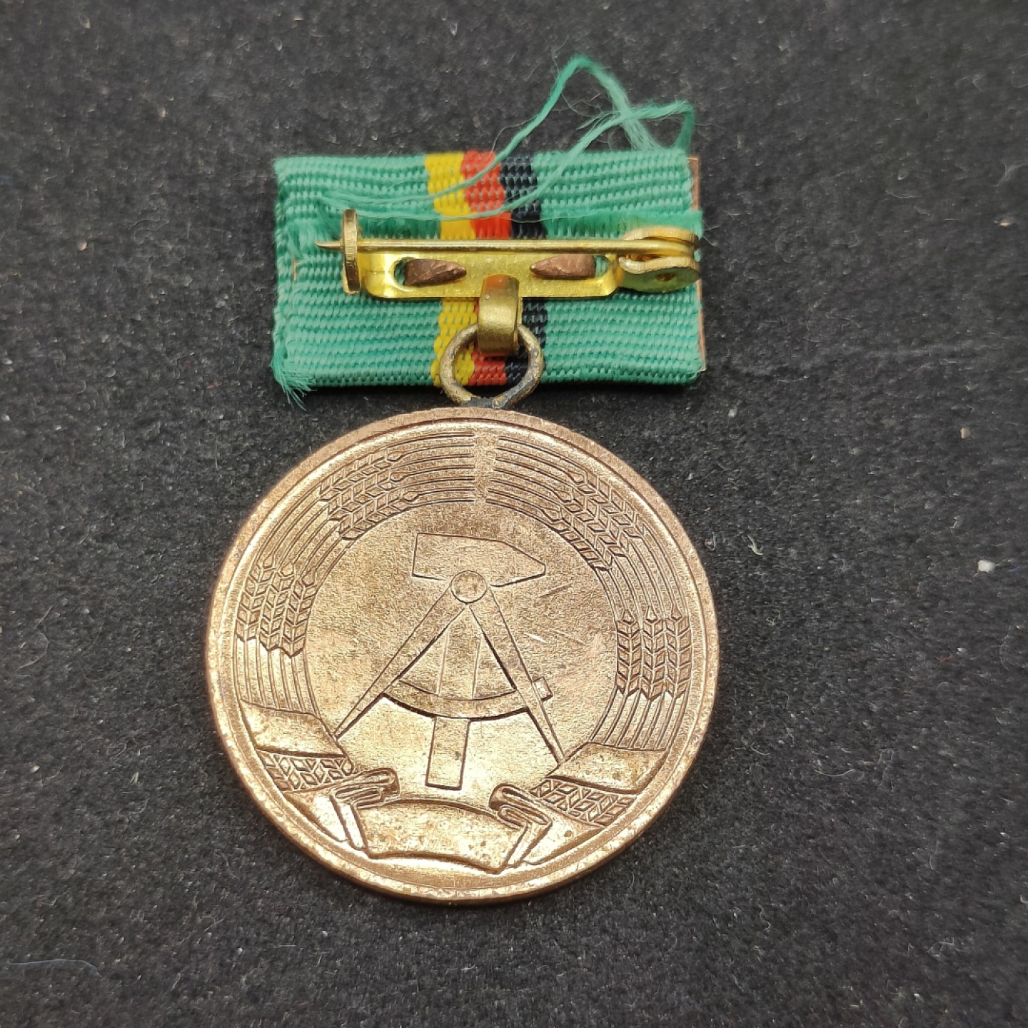 全场0元起拍 第69期 咸鱼国勋章拍卖专场 7月2日（周日）下午6：00开始 东德集体农庄优秀服务奖章