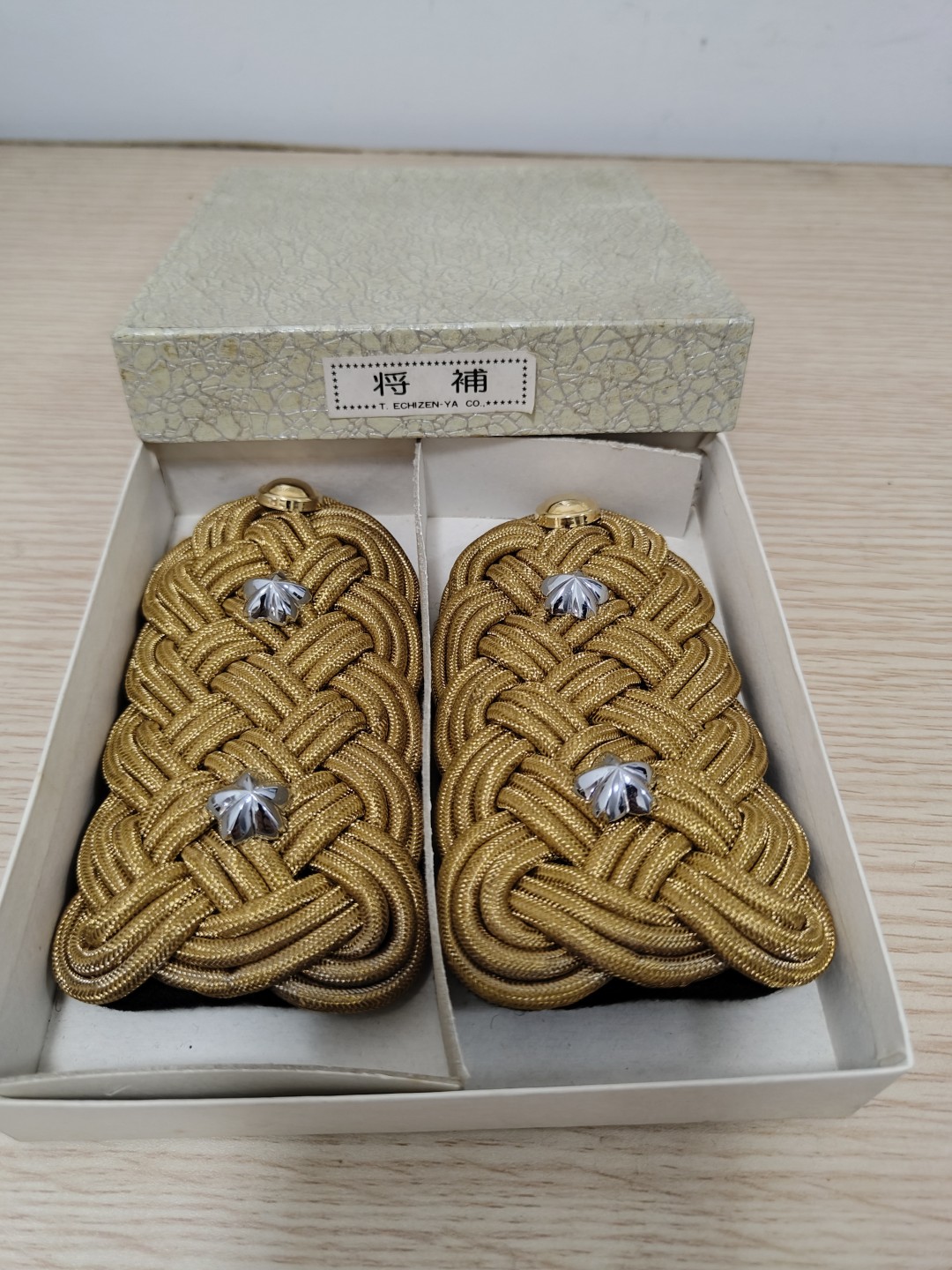 全场0元起拍 第69期 咸鱼国勋章拍卖专场 7月2日（周日）下午6：00开始 日本陆上自卫队将補通礼肩章