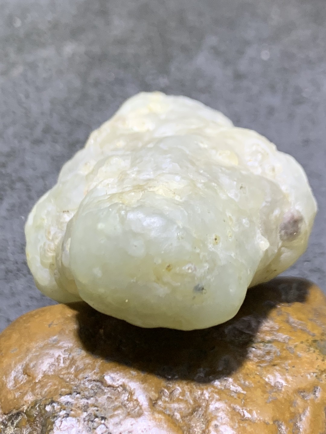 放福利！精美天然淡绿料阿拉善玛瑙原石一颗，