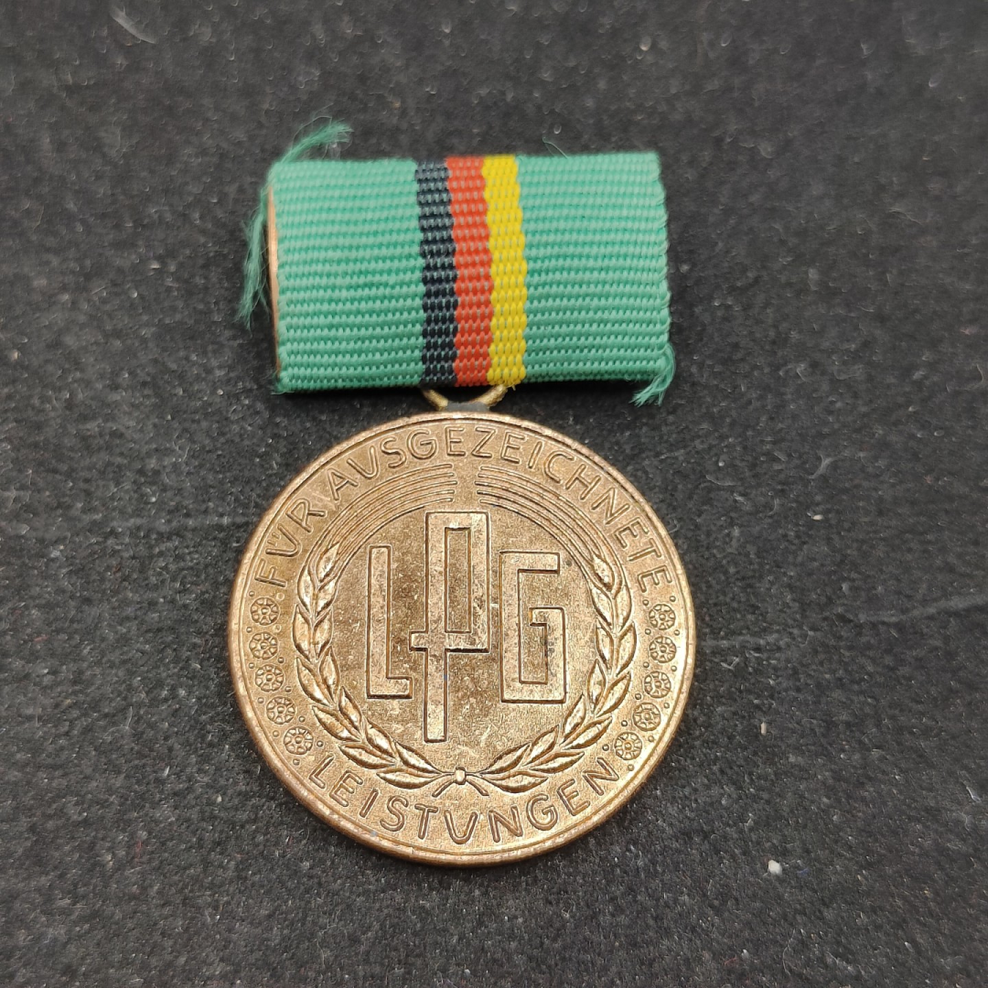 全场0元起拍 第69期 咸鱼国勋章拍卖专场 7月2日（周日）下午6：00开始 东德集体农庄优秀服务奖章