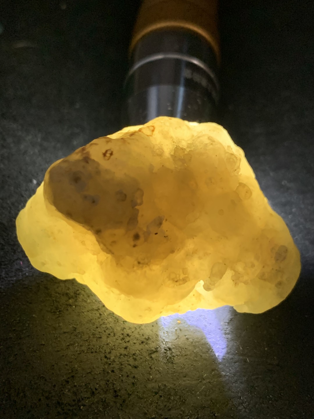 放福利！精美天然淡绿料阿拉善玛瑙原石一颗，