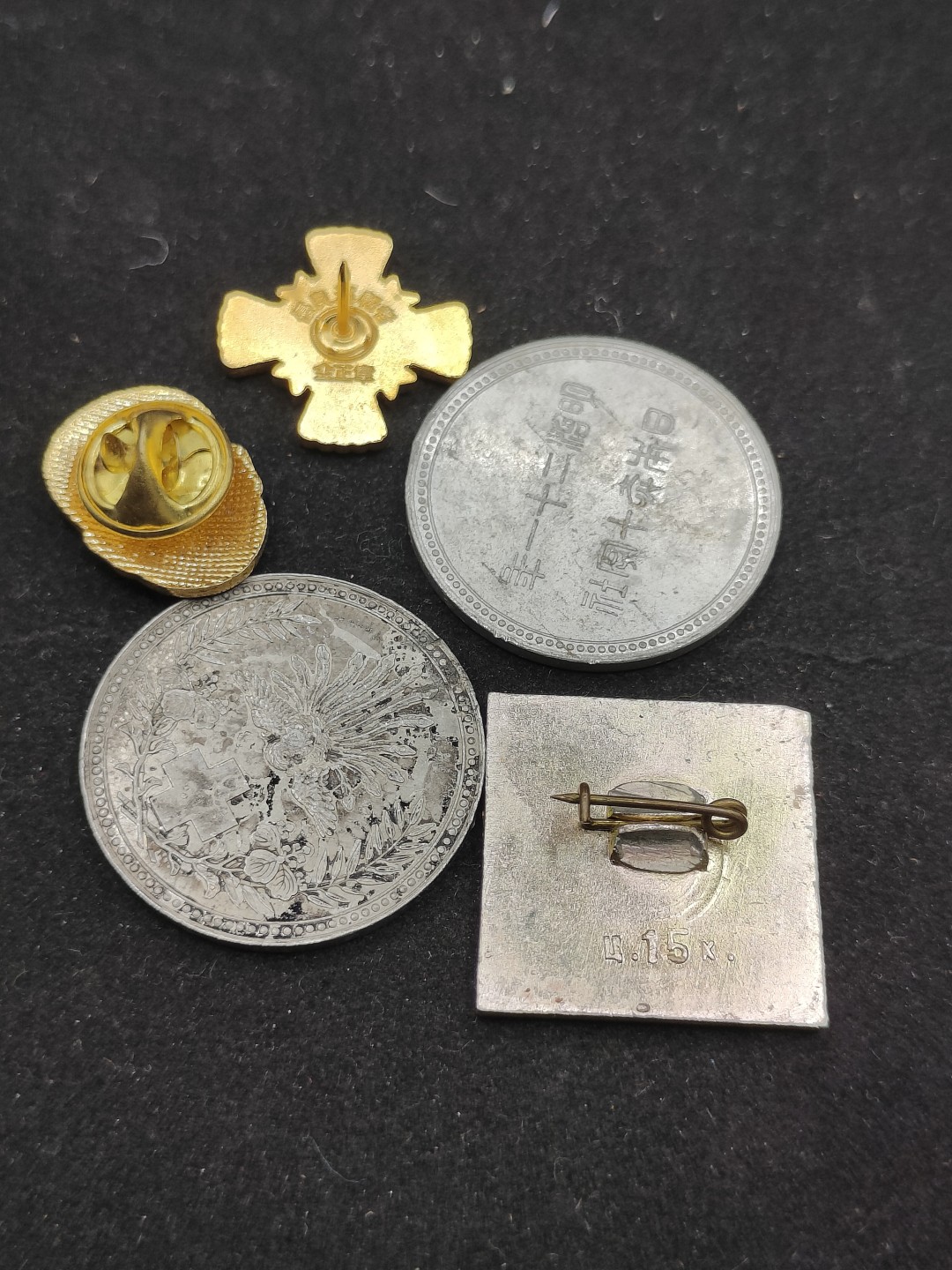 全场0元起拍 第69期 咸鱼国勋章拍卖专场 7月2日（周日）下午6：00开始 徽章一组