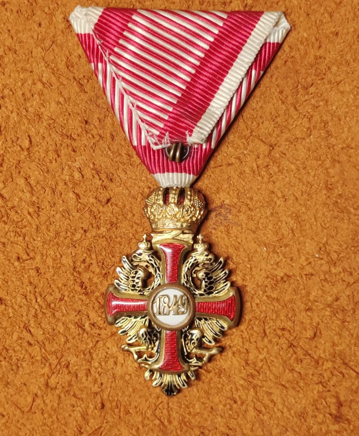 老威廉第二次麦稀奇拍卖 骑士级弗朗茨·约瑟夫一世勋章，铜质镀金，军事绶带，颁发于一战时期，整体品相美好。