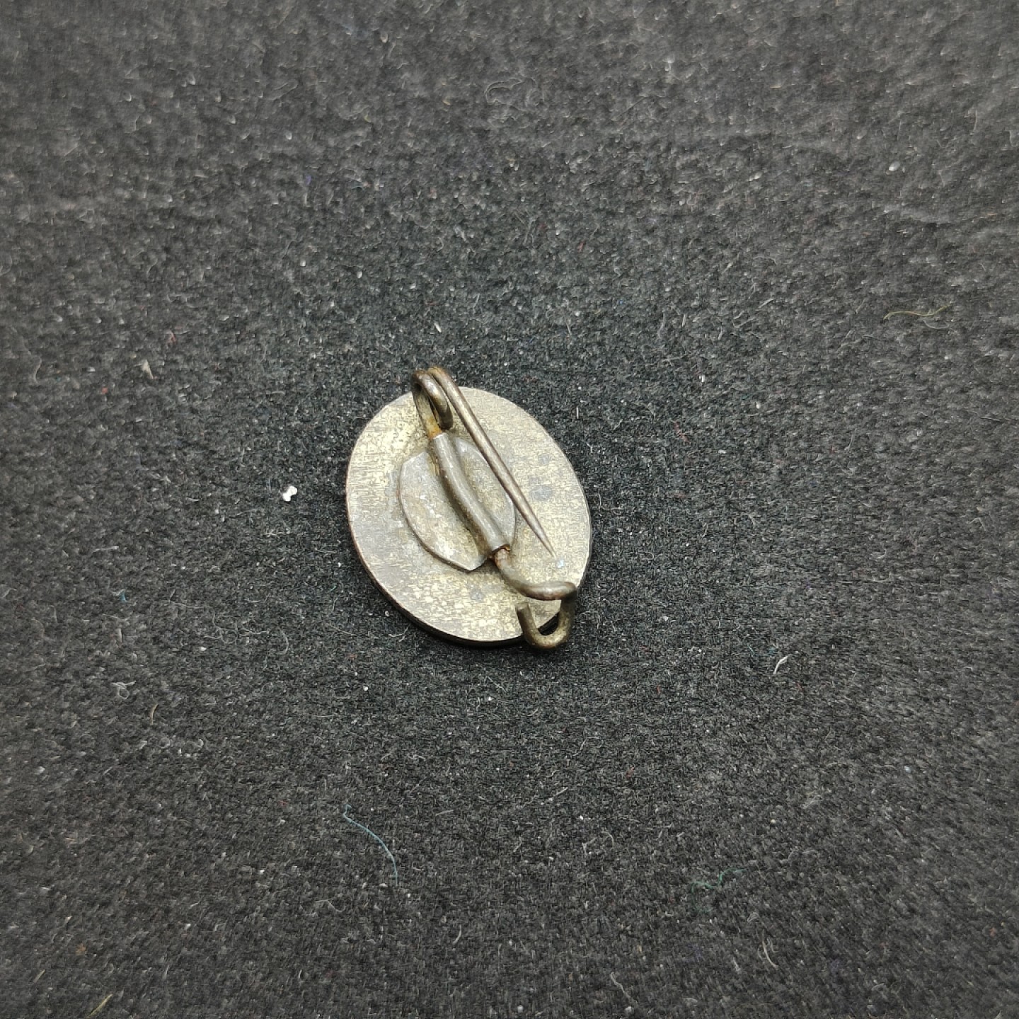 全场0元起拍 第69期 咸鱼国勋章拍卖专场 7月2日（周日）下午6：00开始 东德 早期社会统一党珐琅党徽