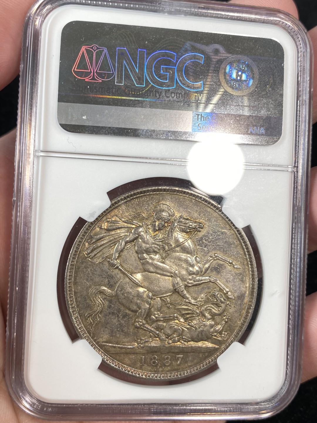 万国钱币拍卖第011期（视频直播专场） NGC MS62 1887英国维多利亚女王高冠马剑1克朗，深五彩包浆。