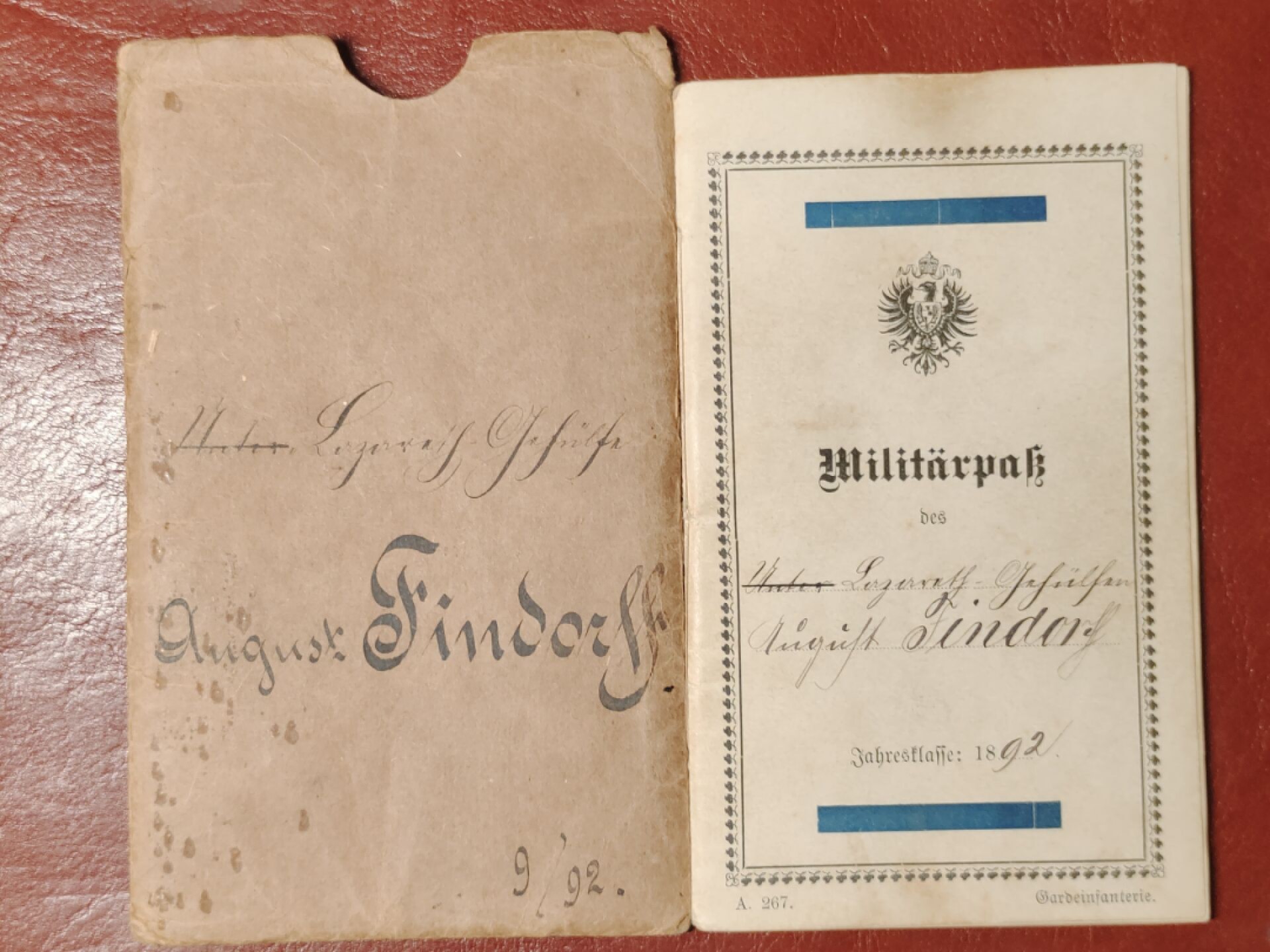 老威廉第二次麦稀奇拍卖 帝德士兵证3 [第1禁卫步兵团] 附带外壳和品行良好证明，证主是个救护兵