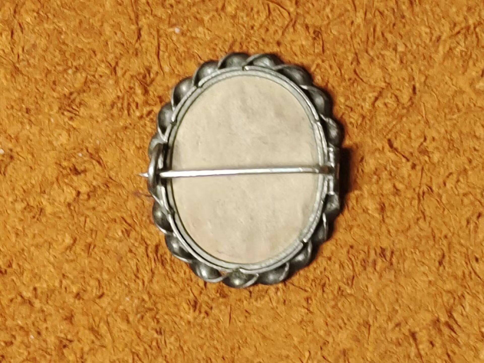 老威廉第二次麦稀奇拍卖 帝德军人肖像胸针，原主佩戴射击饰绪。银质好品