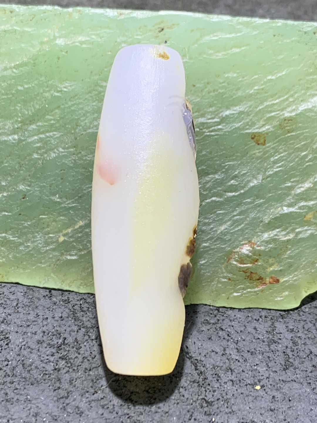 精美高玉化海洋玉髓手工俏色巧雕蝶恋花大桶珠一个！