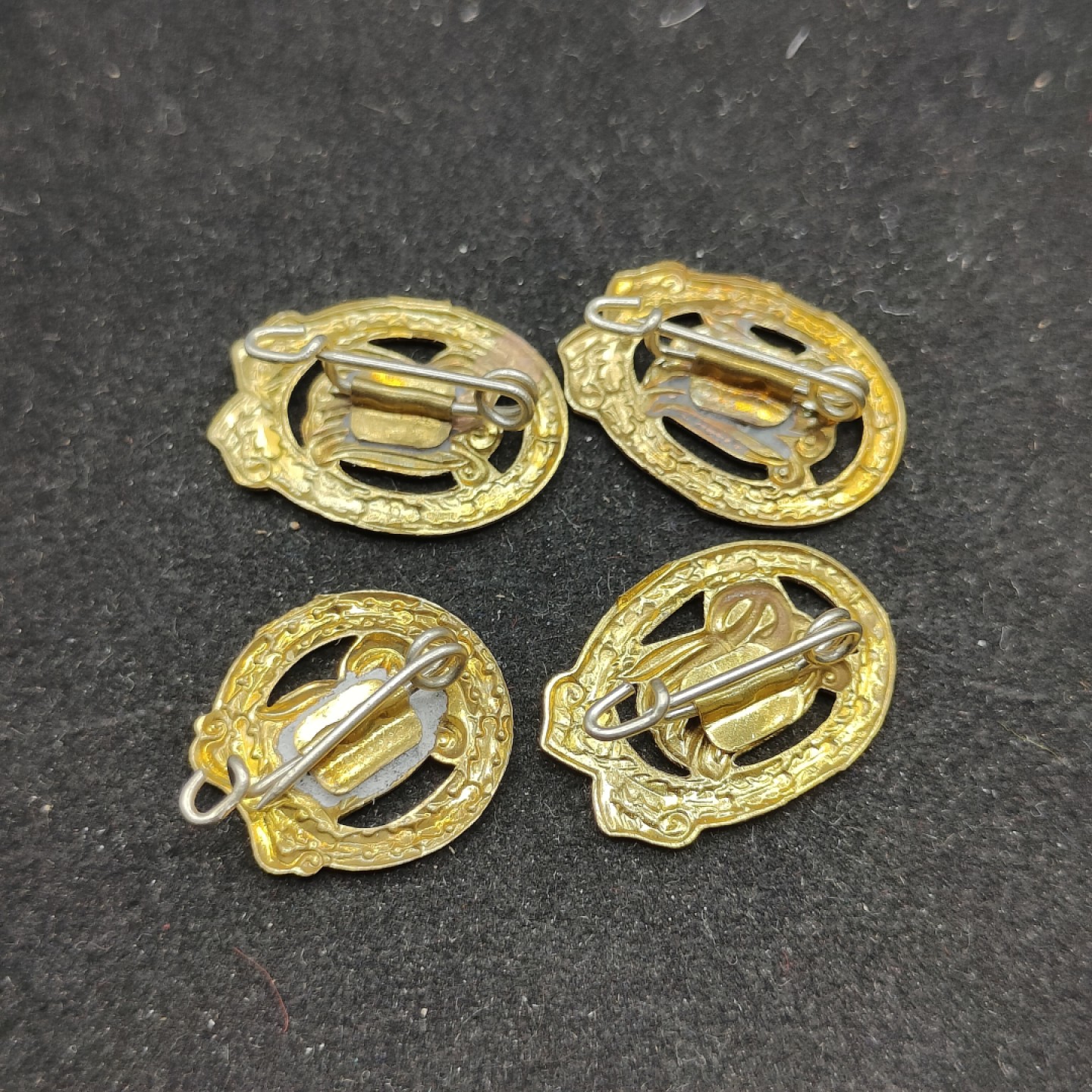 全场0元起拍 第69期 咸鱼国勋章拍卖专场 7月2日（周日）下午6：00开始 东德金级体能章四个