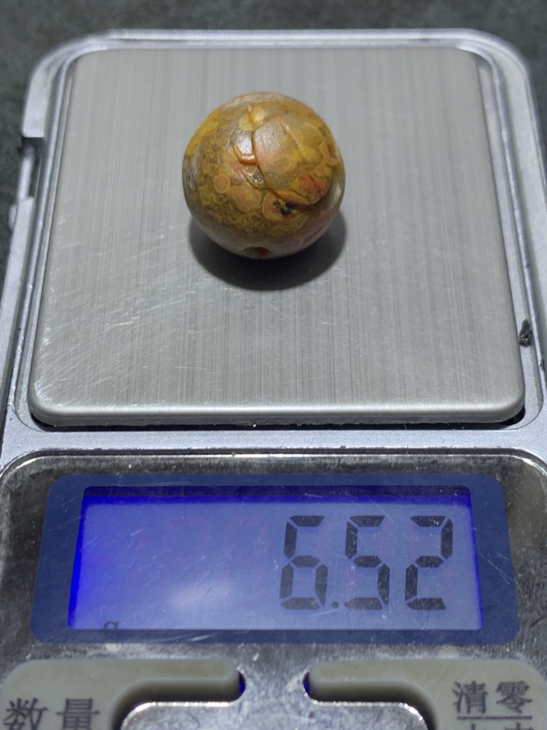 精美亚光战国红玛瑙手工俏色巧雕甲虫随形珠一个，寓意：富甲天下，