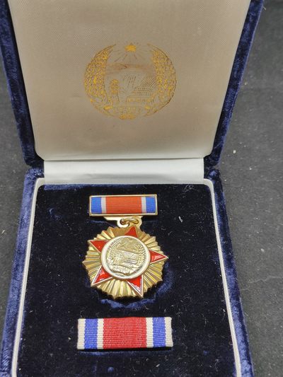 全场0元起拍 第69期 咸鱼国勋章拍卖专场 7月2日（周日）下午6：00开始 - 朝总联版烫金国徽盒，朝鲜民主主义人民共和国创建纪念章