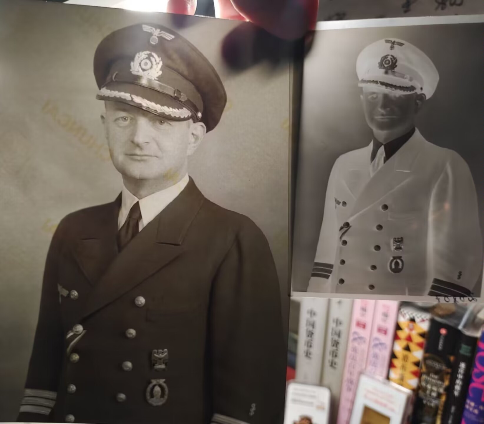 老威廉第二次麦稀奇拍卖 德三海军医疗少校照片底片，带原摄像馆的照片油纸封，纪录原主信息弗雷德里希·拉克米少校 1945年。原主获得扫雷证章、一级西里西亚雄鹰、和二级铁十字。附带资深摄影家现代冲洗出来的高清照片。非常罕见的德三海军军官底片！