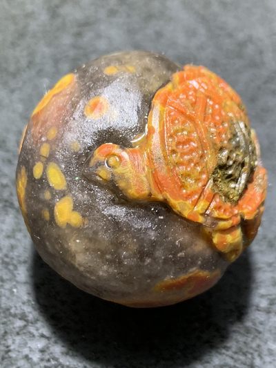 精美冰飘亚光原皮战国红玛瑙手工俏色巧雕长寿龟荷花随形珠一颗！ - 精美冰飘亚光原皮战国红玛瑙手工俏色巧雕长寿龟荷花随形珠一颗！