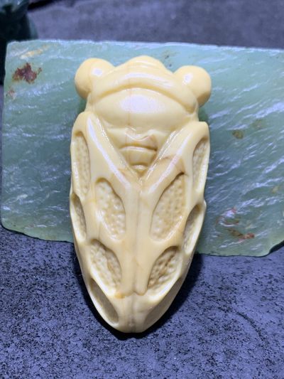 精美高玉化金膏玉手工雕刻蝉把件（吊坠）一个 - 精美高玉化金膏玉手工雕刻蝉把件（吊坠）一个