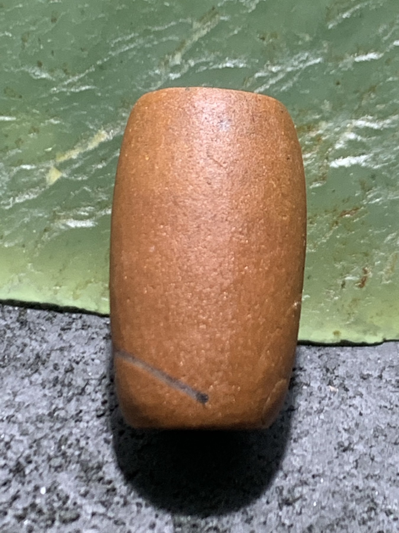 精美亚光戈壁彩玉手工雕刻悟字桶珠一个！寓意：憬然有悟，