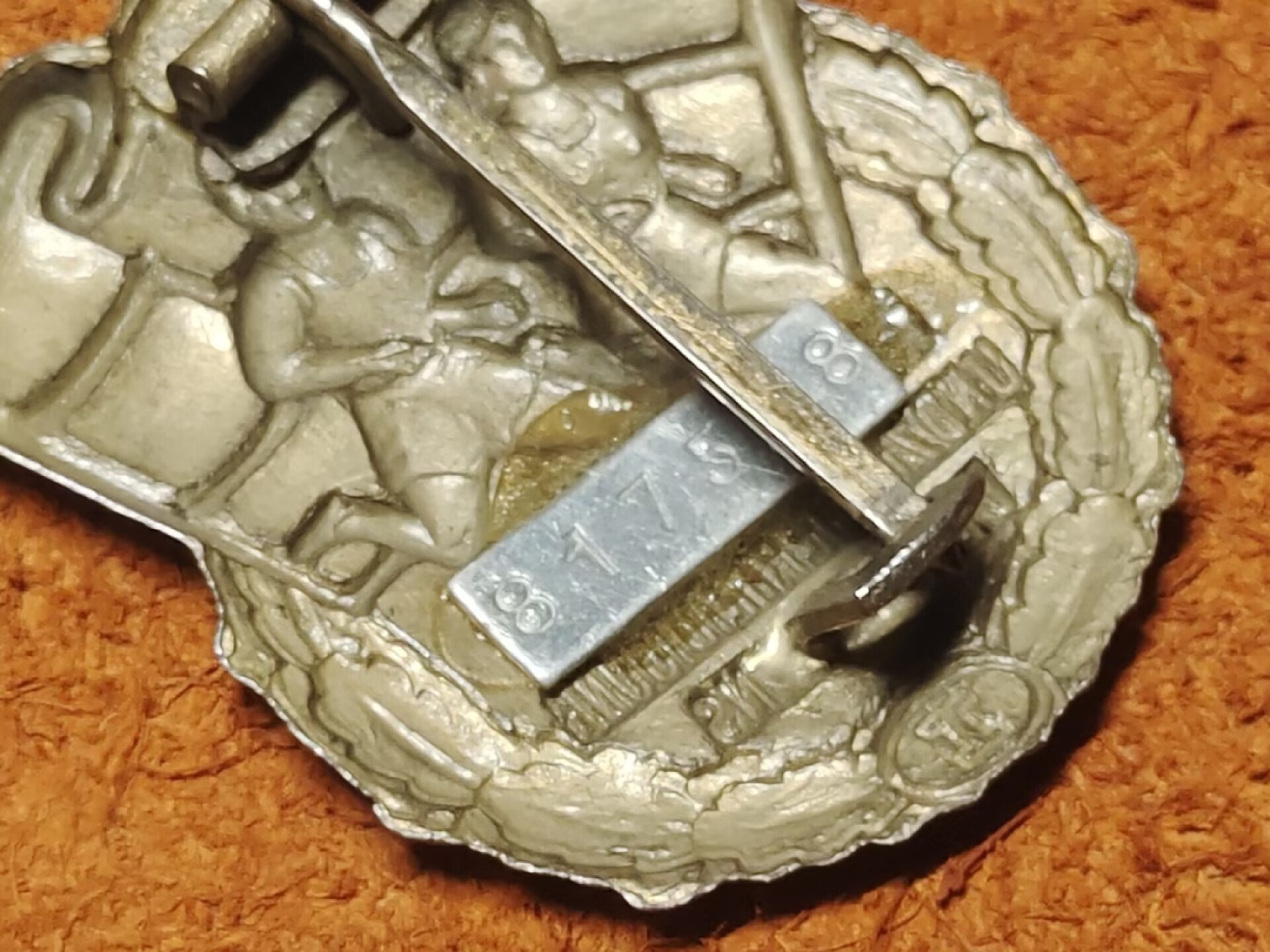 老威廉第二次麦稀奇拍卖 东德早期带编号一级体育章