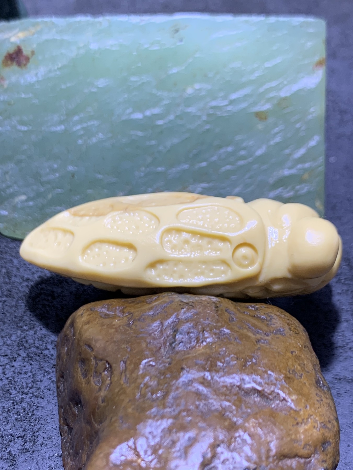 精美高玉化金膏玉手工雕刻蝉把件（吊坠）一个
